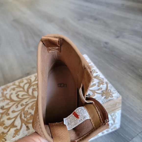 UGG Men's Skyview Classic Pull-on Waterproof Boot - Picture 9 of 11